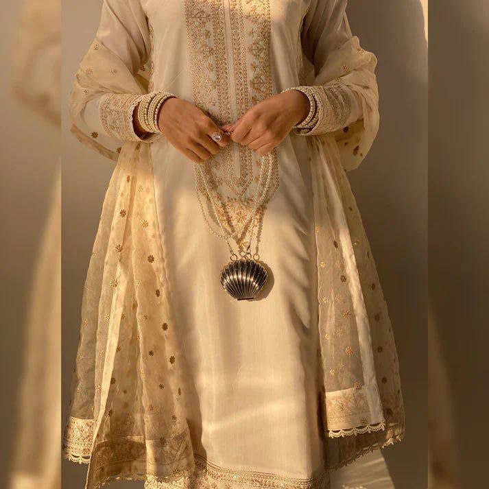 Ivory Embroidered Kurta Set with Dupatta 🤍