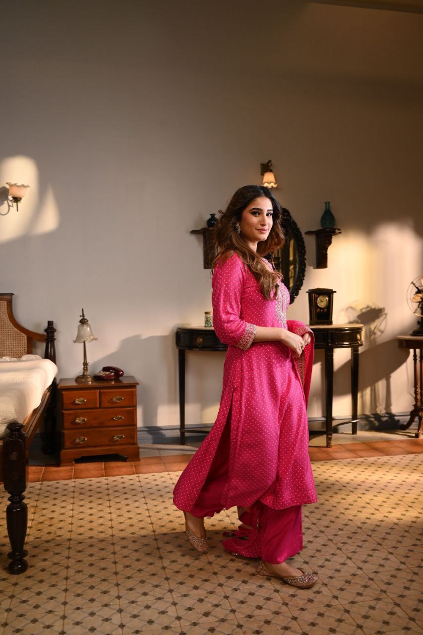 🌸 Elegant Pink Embroidered Kurta Set – Palazzo & Dupatta
